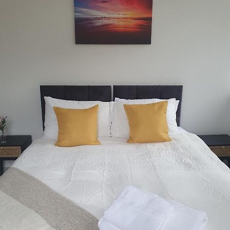 1 & 2 Bed Apartments - Desborough, Kettering, Family, Wifi, Parking Kültér fotó
