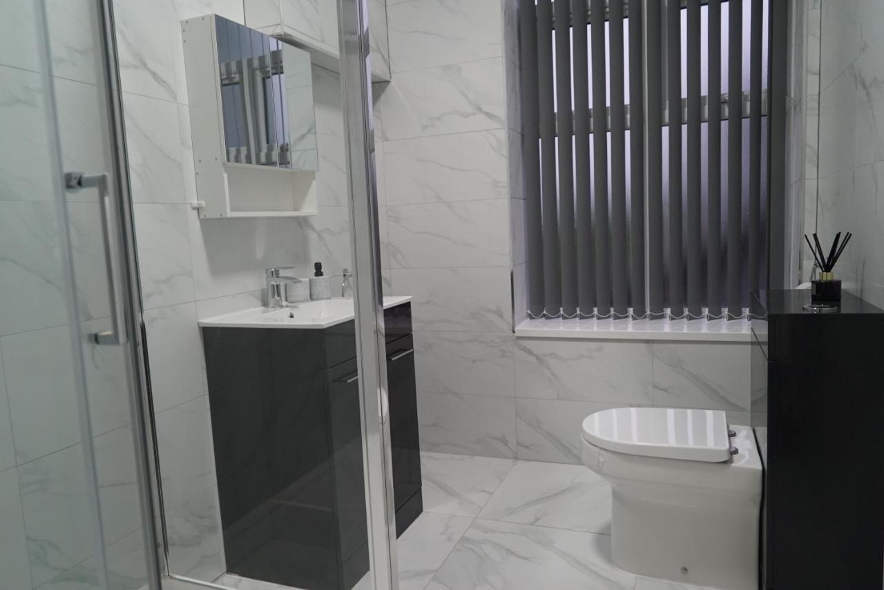 1 & 2 Bed Apartments - Desborough, Kettering, Family, Wifi, Parking Kültér fotó