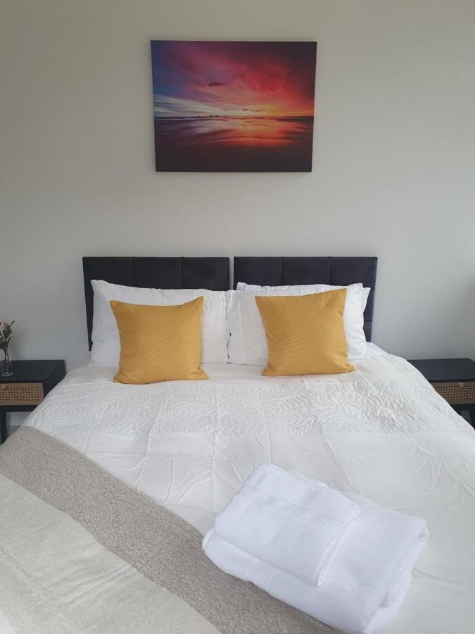 1 & 2 Bed Apartments - Desborough, Kettering, Family, Wifi, Parking Kültér fotó