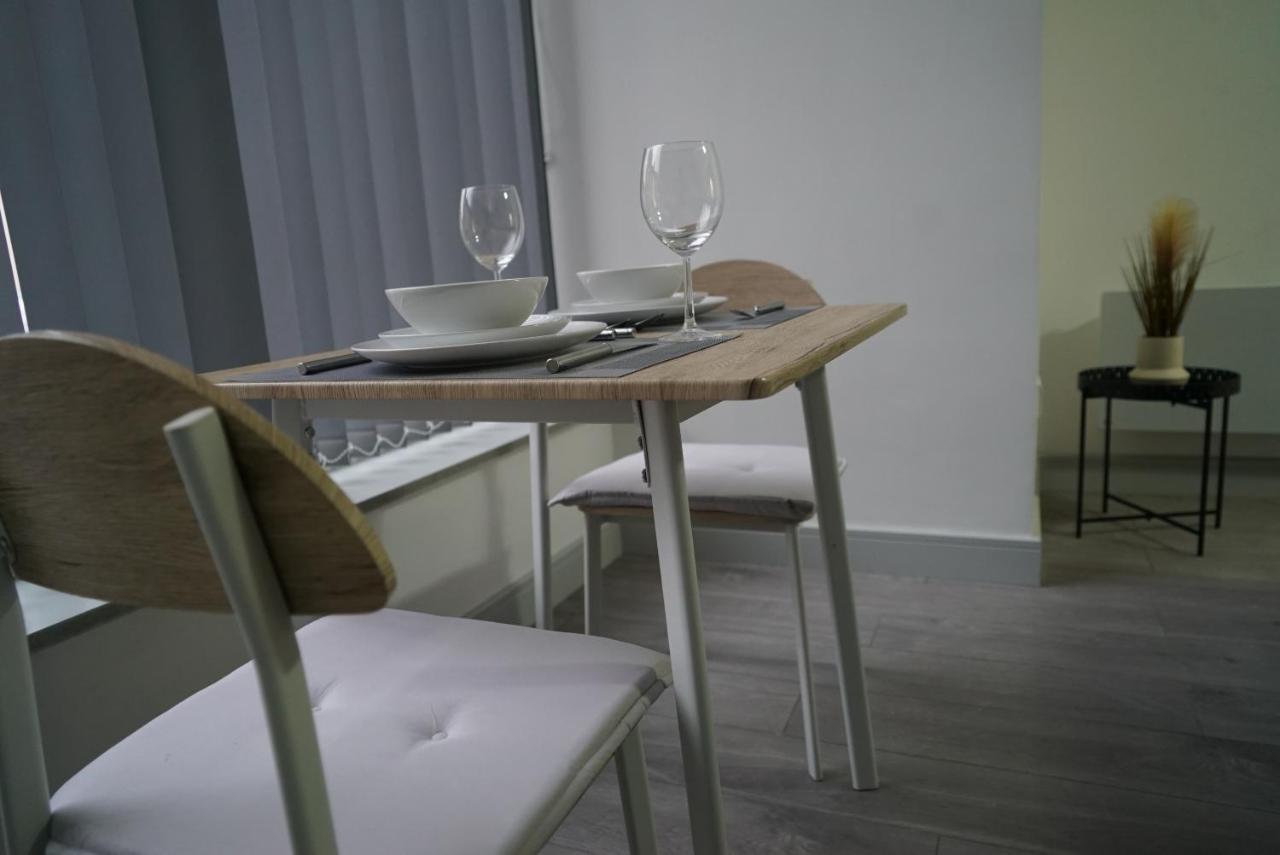 1 & 2 Bed Apartments - Desborough, Kettering, Family, Wifi, Parking Kültér fotó