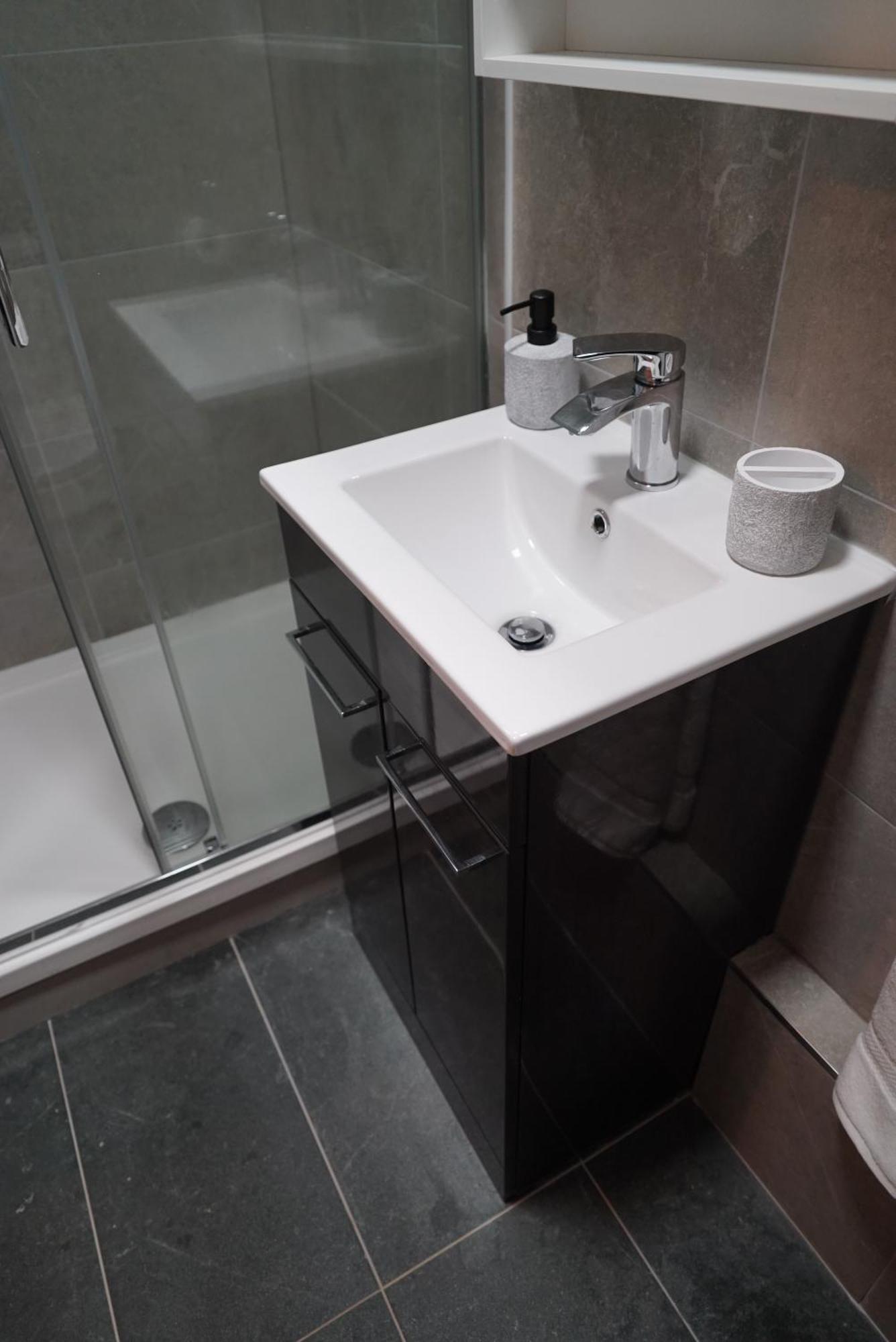 1 & 2 Bed Apartments - Desborough, Kettering, Family, Wifi, Parking Kültér fotó