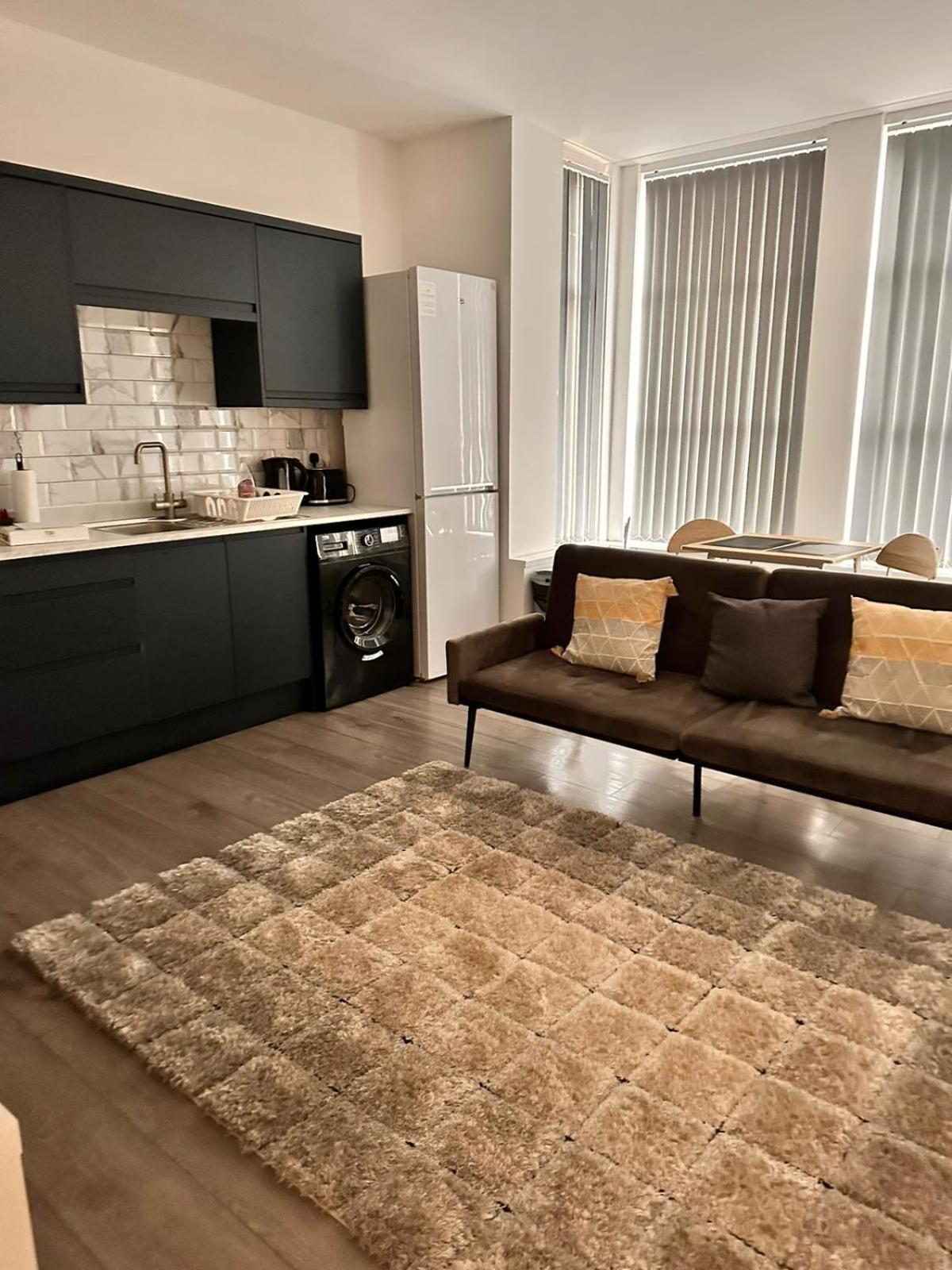 1 & 2 Bed Apartments - Desborough, Kettering, Family, Wifi, Parking Kültér fotó